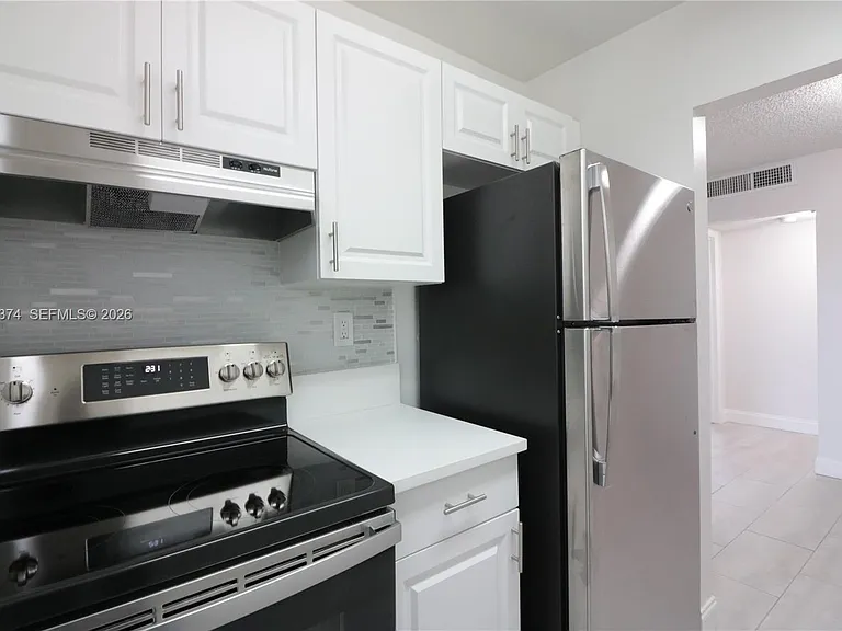 400 NE 1st St #108 — Photo 6