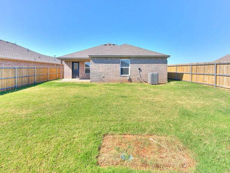 626 Audrey Dr — Photo 10