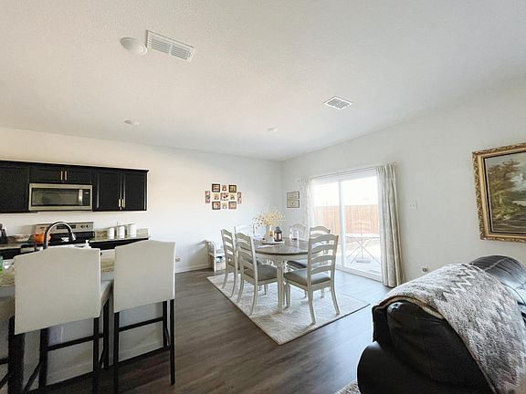 4th image of 808 Cherry Blossom St