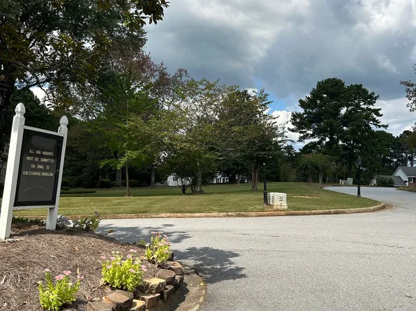 450 Dix Lee On Dr, Fayetteville, GA 30214