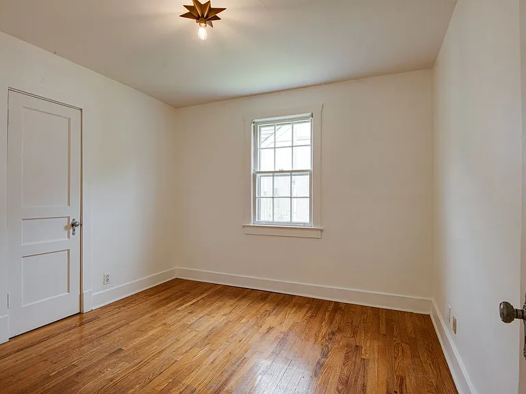 2716 Sharondale Ct — Photo 6