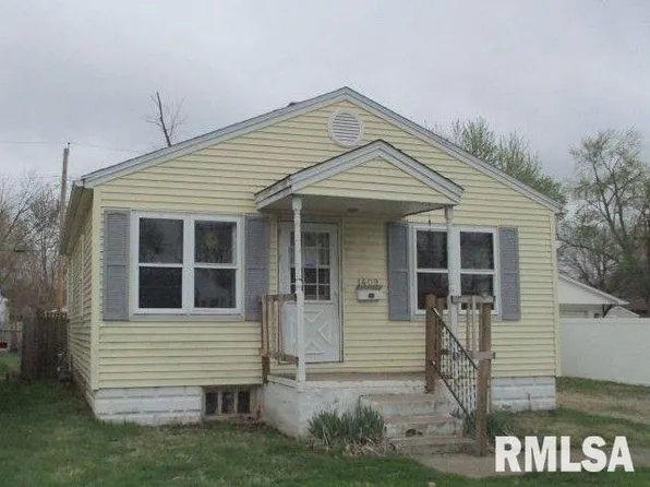1409 S 9th St, Pekin, IL 61554