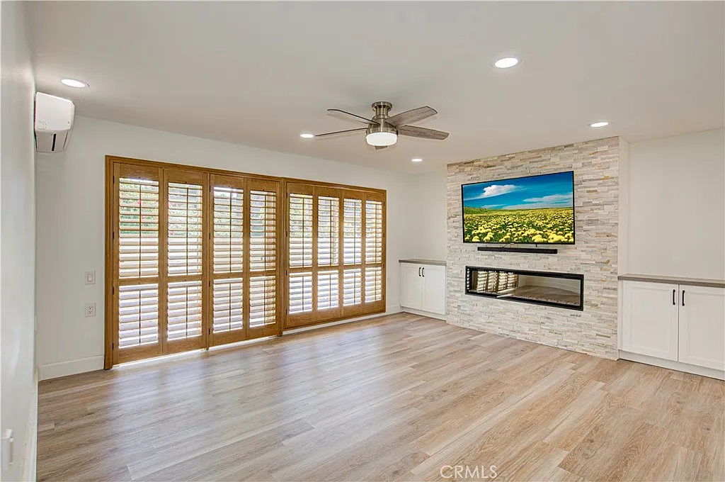 2 bed, 1079 sqft, $3,400 — Photo 2