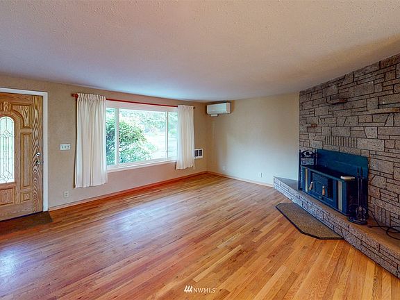 5th image of 241 Buland Drive S