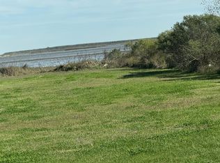 1069 Joy St, Gilchrist, TX 77617