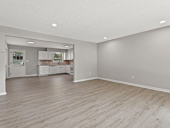 4th image of 3933 Weber Way