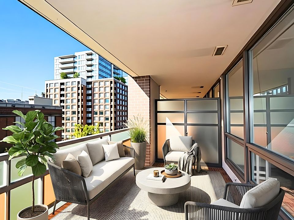 1st image of 718 Main St #503