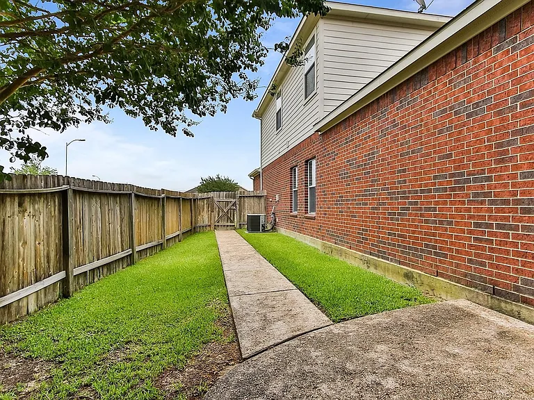 602 Blue Oasis Ct — Photo 44
