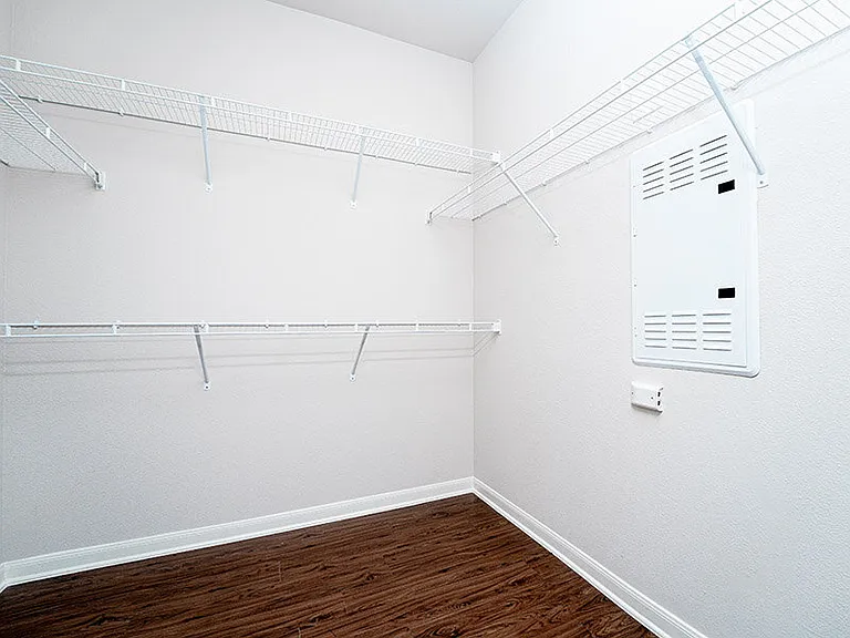 Cascadia Apartments — Photo 19
