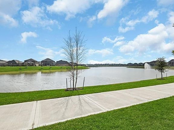 3rd image of 24707 Greenwood Bay Dr
