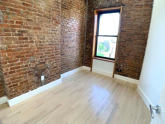 2nd image of 556 Evergreen Ave #3L