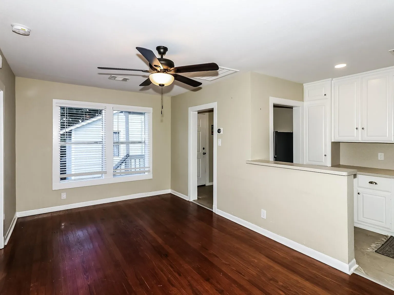 1 bed, 1.0 bath, 748 sqft, $1,250 — Photo 2