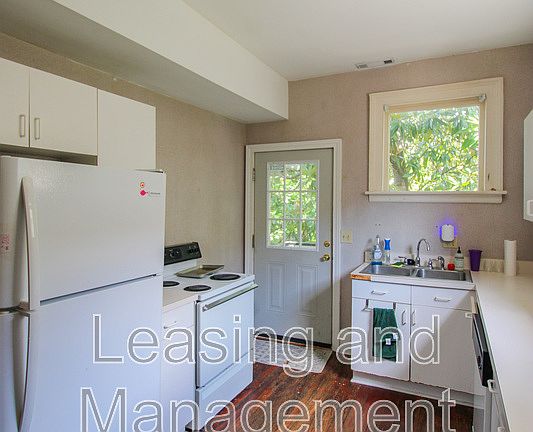 4th image of 208 Calhoun St #B
