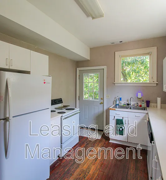 208 Calhoun St #B — Photo 4