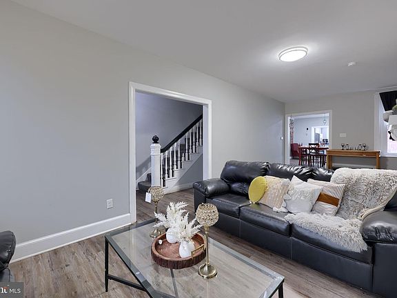 3rd image of 332 Perry St