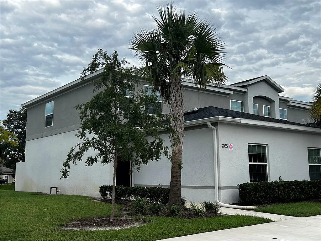 3 bed, 2.5 bath, 1548 sqft, $2,200 — Photo 2