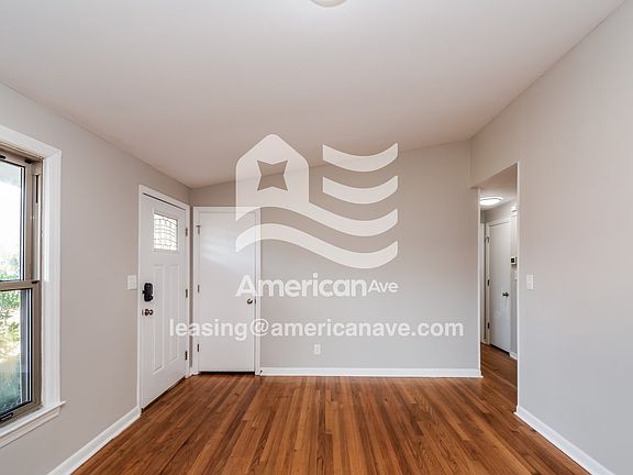 1523753_002_wm_-_living_room_13403377.jpg