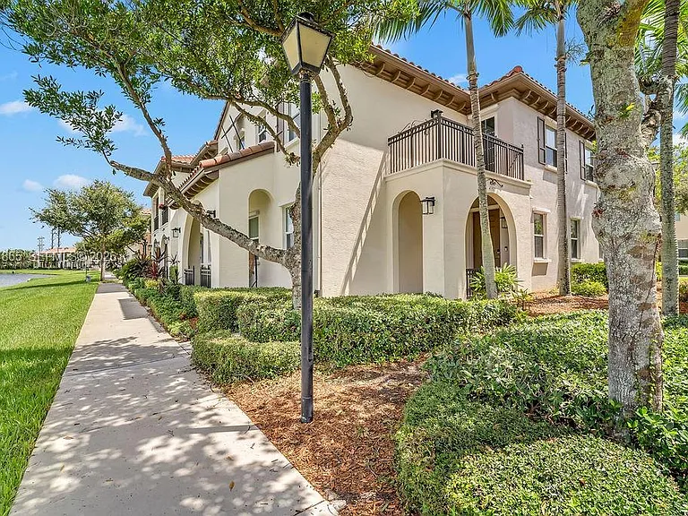 4357 Cascada Cir #4357 — Photo 46