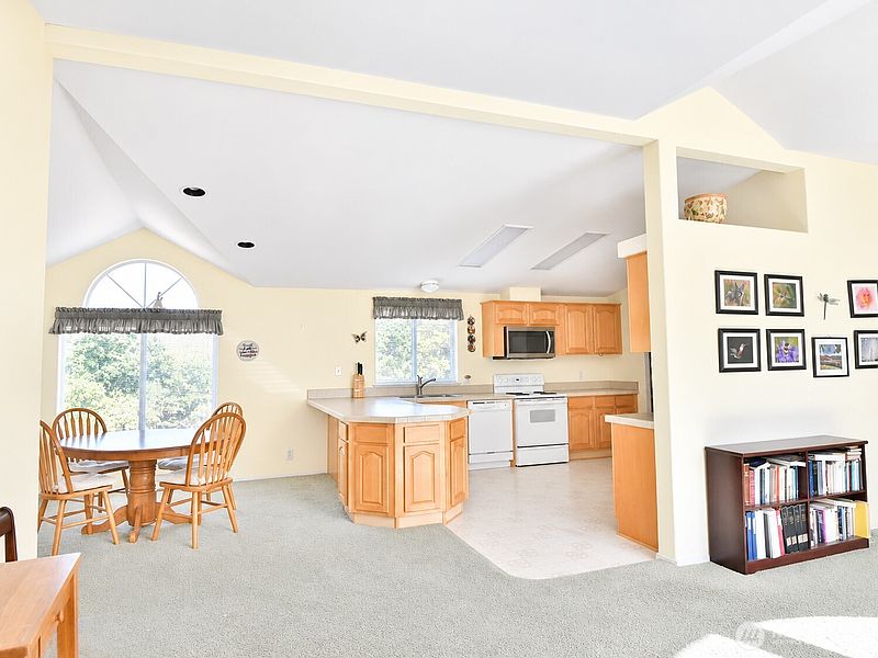 4th image of 170 Waldo Road