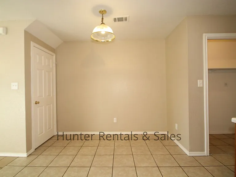 2809D Leroy Cir — Photo 6