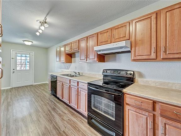 4th image of 3106 Edelweiss Dr