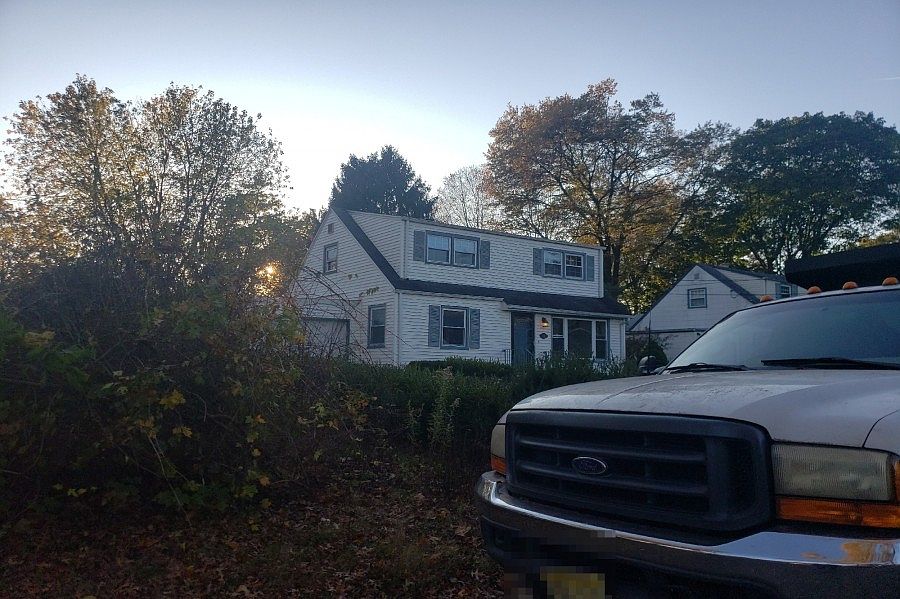 2nd image of 325 Redmont Rd