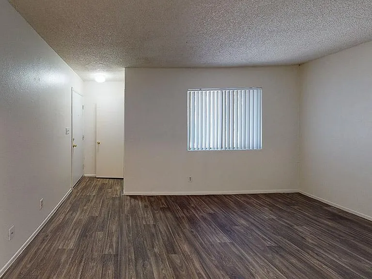 Falcon Glen Apartments — Photo 11