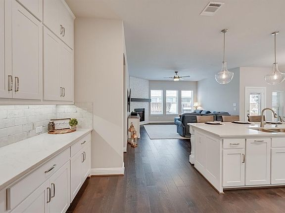 3rd image of 2824 Green Circle Dr