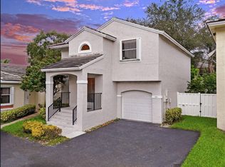 9845 NW 2nd St, Plantation, FL 33324