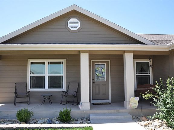 2nd image of 906 Meadowbrooke Ln