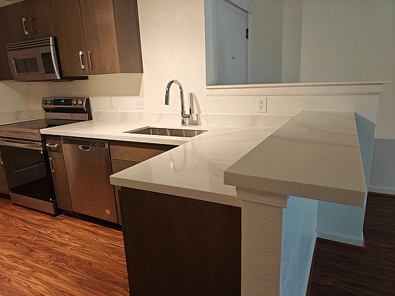 4th image of 740 Kirkland Cir