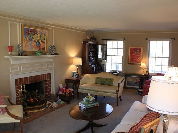 4th image of 240 Shady Oak Dr
