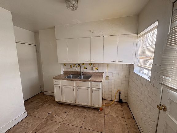 5th image of 919 N Prairie Ave
