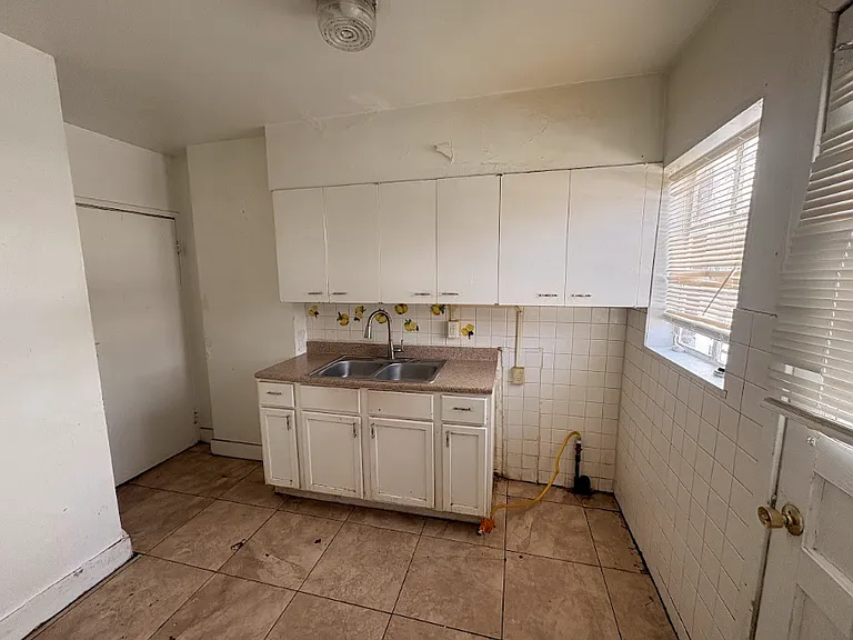 919 N Prairie Ave — Photo 5