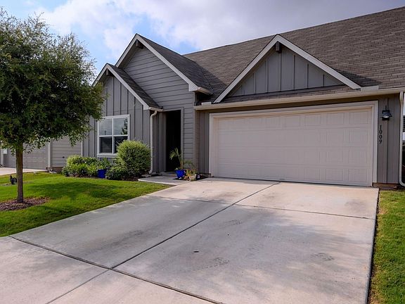 3rd image of 1009 Marvin Way