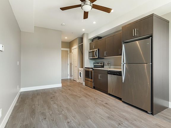 4th image of 925 Leon Ave #402