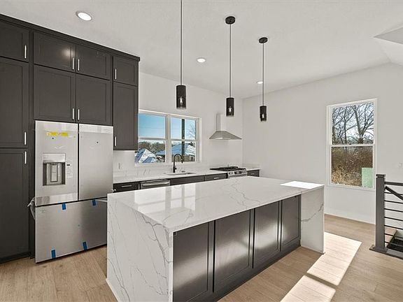 5th image of 2111 Park Ave