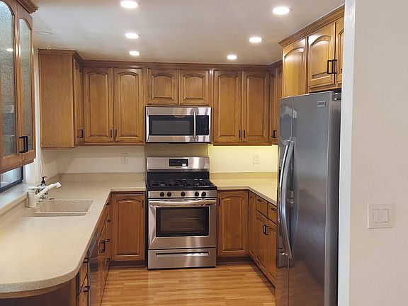 5th image of 6050 Gitana Ave
