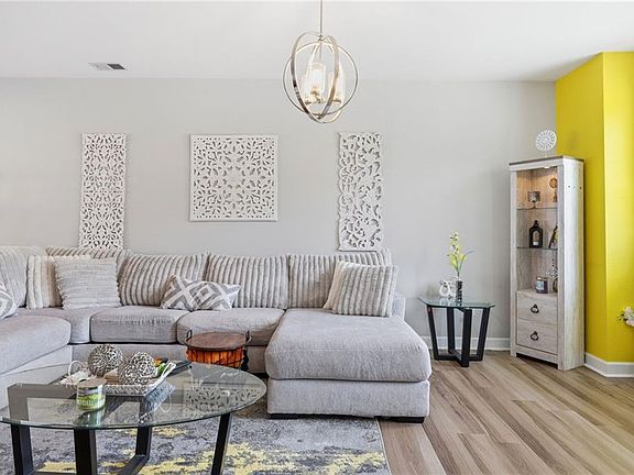 3rd image of 1003 Opal St #101