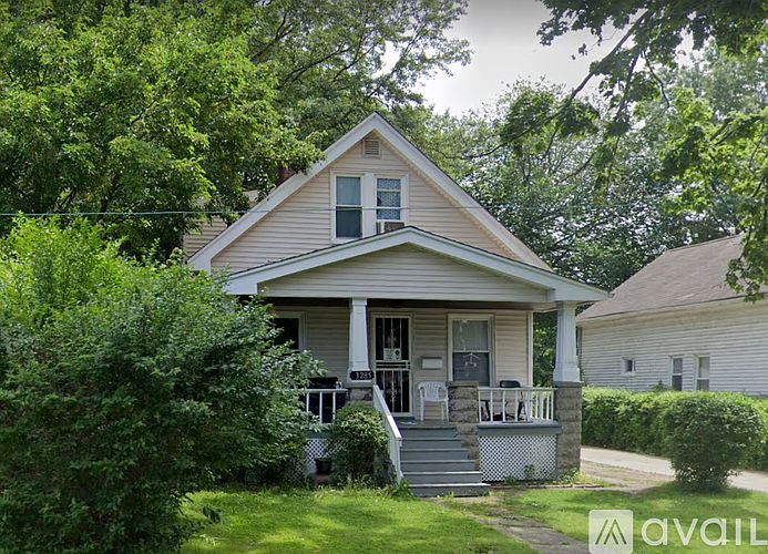 1st image of 3285 W 126th St #3285