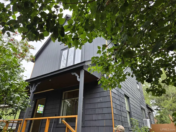 13 Duncan St, Ahmeek, MI 49901