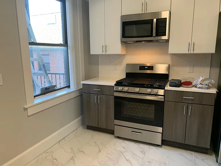 96 Longwood Ave — Photo 19