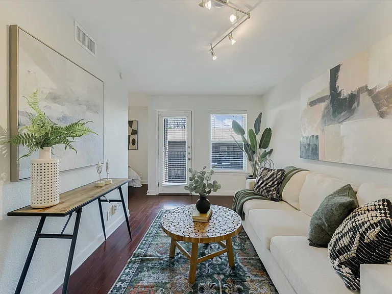 2020 S Congress Ave #1215 — Photo 2