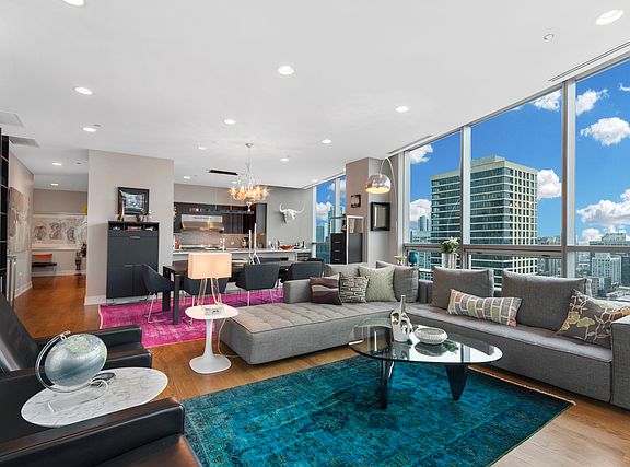 5th image of 110 W Superior St #2403