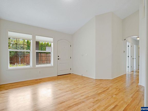 5th image of 624 Saint Marys Ave
