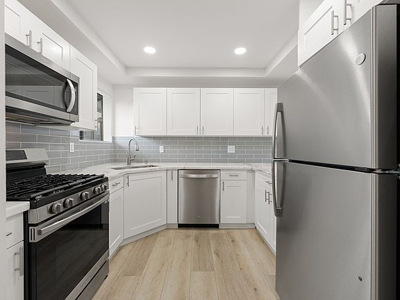 3rd image of 7401 Auburn Oaks Ct #M-1
