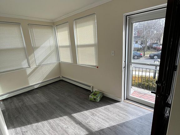 sunroom/front foyer
