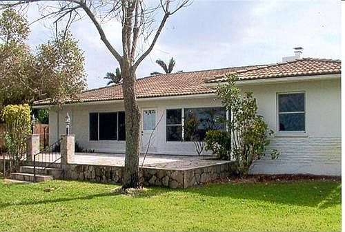 2nd image of 610 S Riverside Dr