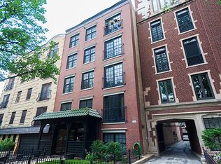 512 W Barry Ave APT 402, Chicago, IL 60657