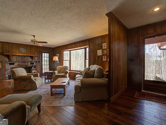 4th image of 1043 Wilkerson Rd SW